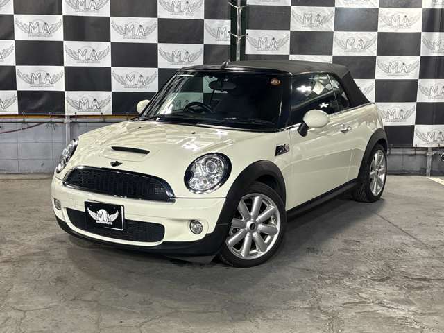 2010 MINI Mni Convertible – thumbnail 2