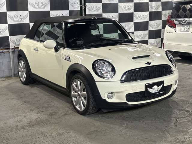 2010 MINI Mni Convertible – thumbnail 4