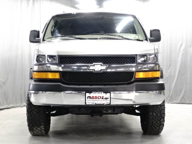 2004 Chevrolet Express – thumbnail 3
