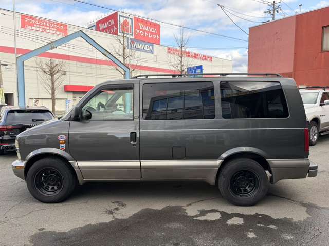 2004 Chevrolet Astro – thumbnail 4