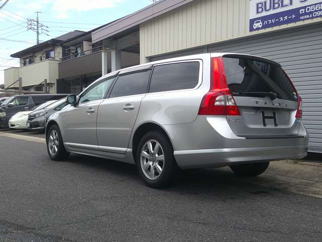 2011 Volvo V70 – thumbnail 3