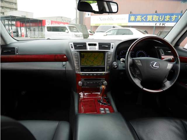 2011 Lexus LS – thumbnail 2