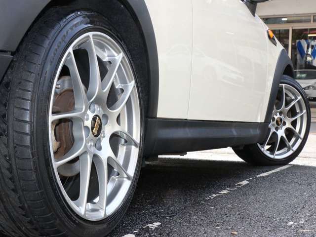 2009 MINI Mni Convertible – thumbnail 3