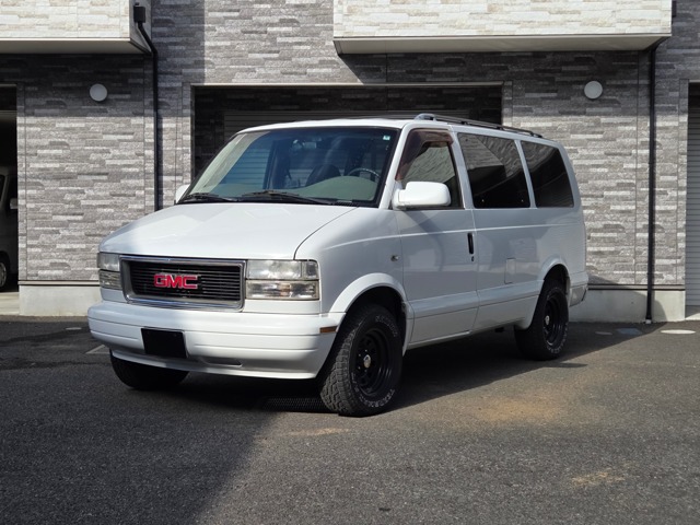 2002 Chevrolet Astro – thumbnail 2