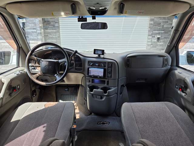 2002 Chevrolet Astro – thumbnail 3