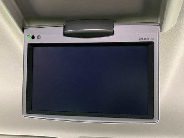 2010 Toyota Estima – thumbnail 3