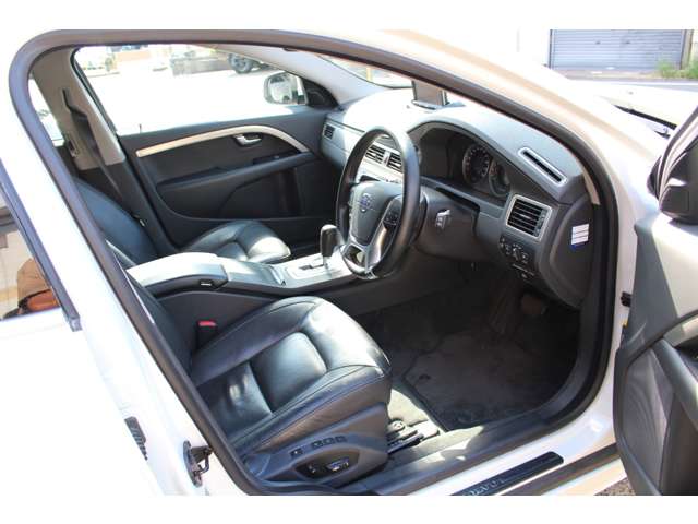 2009 Volvo V70 – thumbnail 2