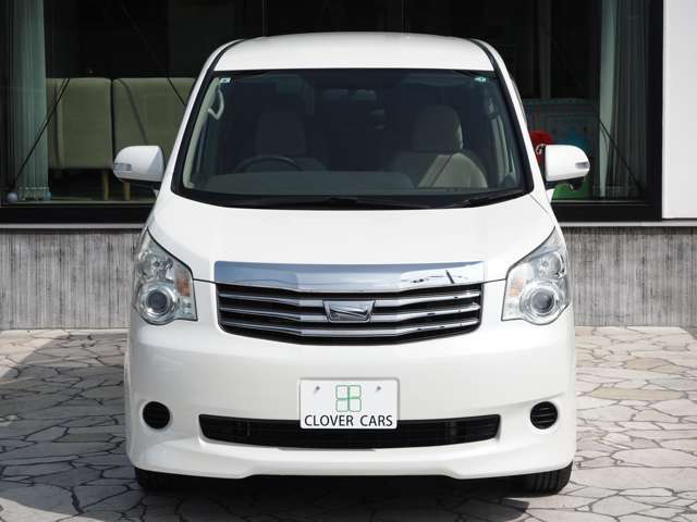 2011 Toyota Noah – thumbnail 2