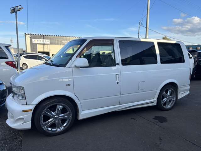 2002 Chevrolet Astro – thumbnail 2