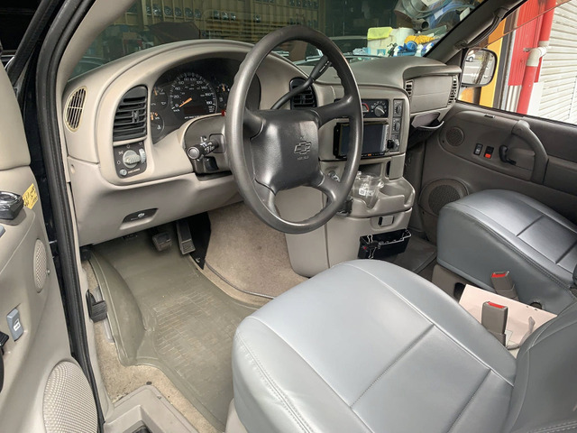 2005 Chevrolet Astro – thumbnail 3