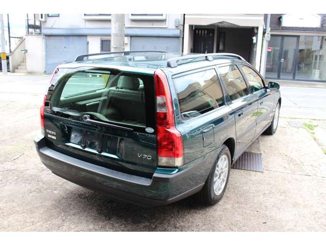 2004 Volvo V70 – thumbnail 3