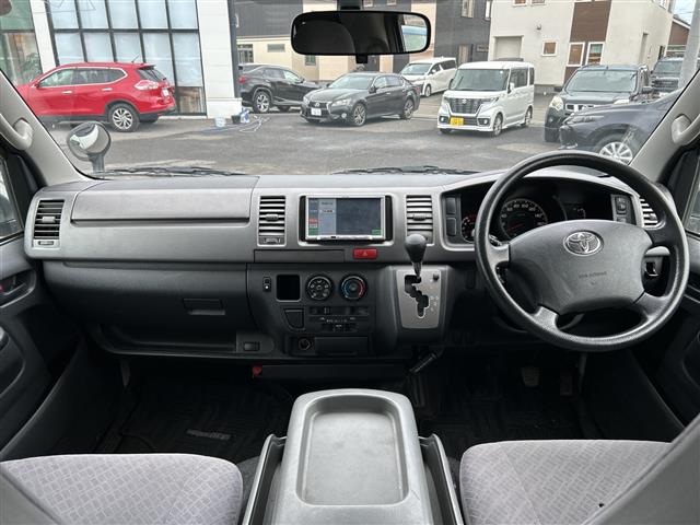 2010 Toyota Regius Ace – thumbnail 4