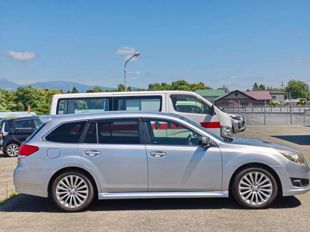 2011 Subaru Legacy Touring Wagon – thumbnail 4