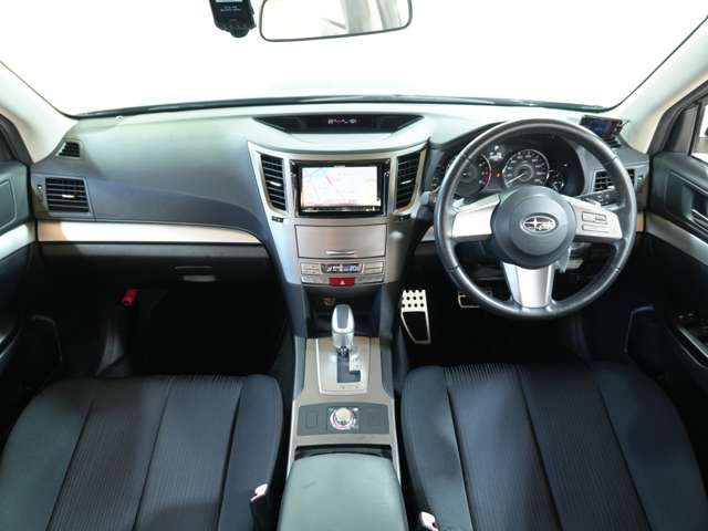 2011 Subaru Legacy Touring Wagon – thumbnail 2