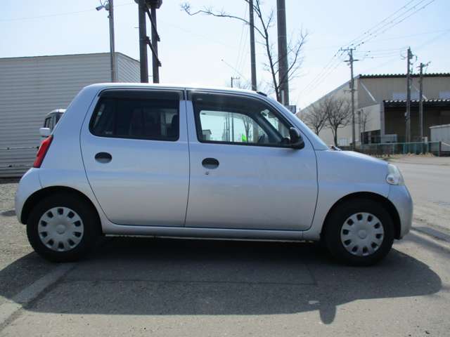 2011 Daihatsu Esse – thumbnail 4
