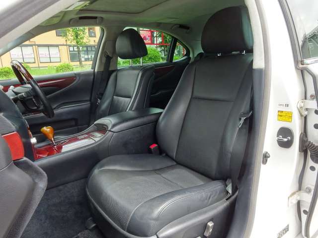 2010 Lexus LS Hybrid – thumbnail 4