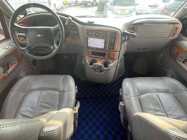 1997 Chevrolet Astro – thumbnail 3