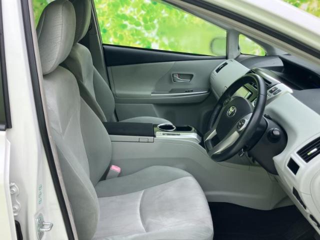 2011 Toyota Prius Alpha – thumbnail 2
