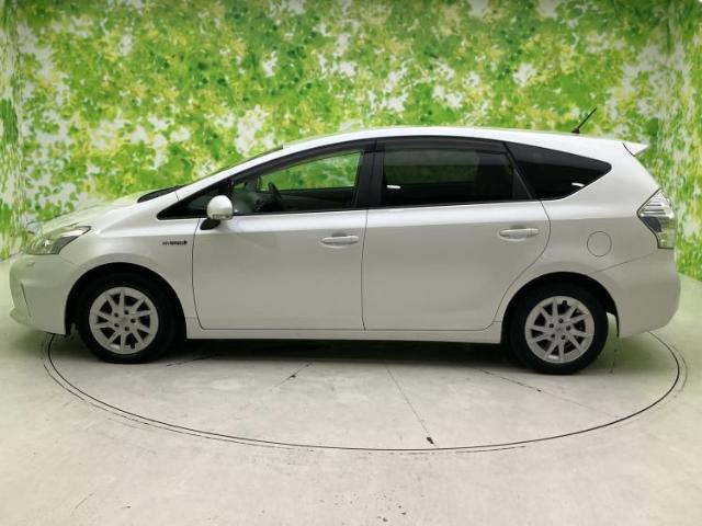 2011 Toyota Prius Alpha – thumbnail 4