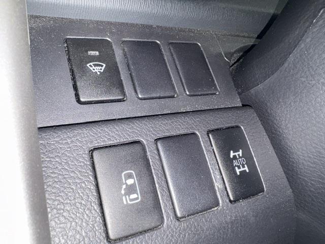 2011 Toyota Noah – thumbnail 4