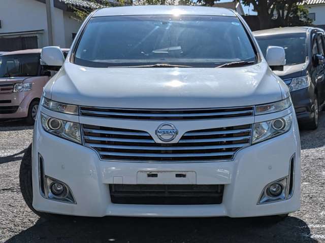 2011 Nissan Elgrand – thumbnail 2