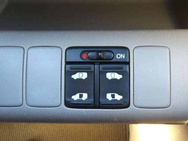 2011 Honda Stepwgn – thumbnail 3
