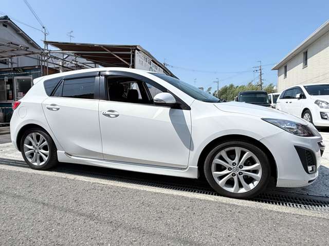 2011 Mazda Axela Sport – thumbnail 3
