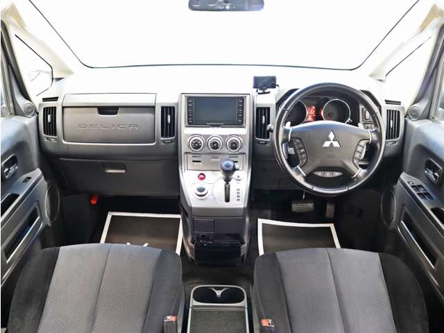2008 Mitsubishi Delica D:5 – thumbnail 4