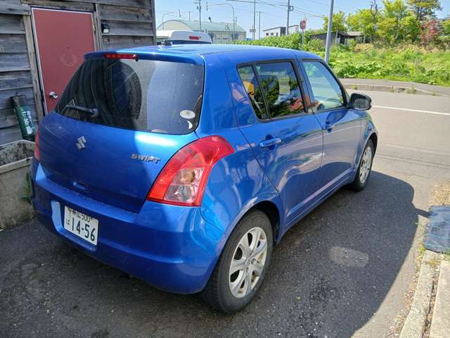 2010 Suzuki Swift – thumbnail 4