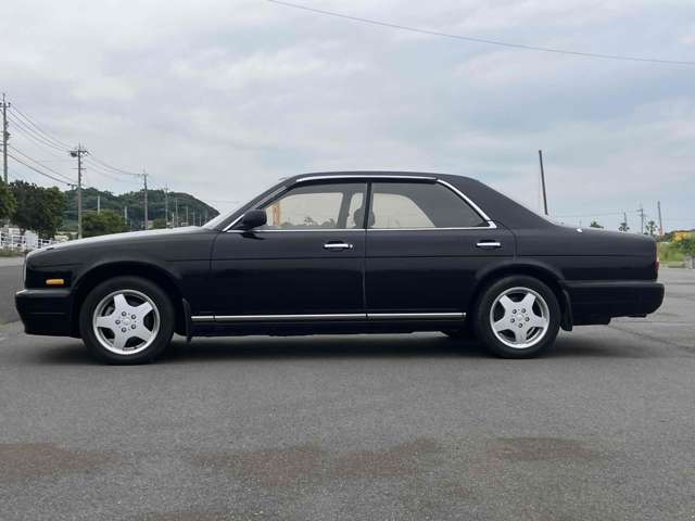 1995 Nissan Gloria – thumbnail 2