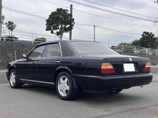 1995 Nissan Gloria – thumbnail 3