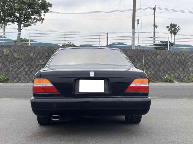 1995 Nissan Gloria – thumbnail 4