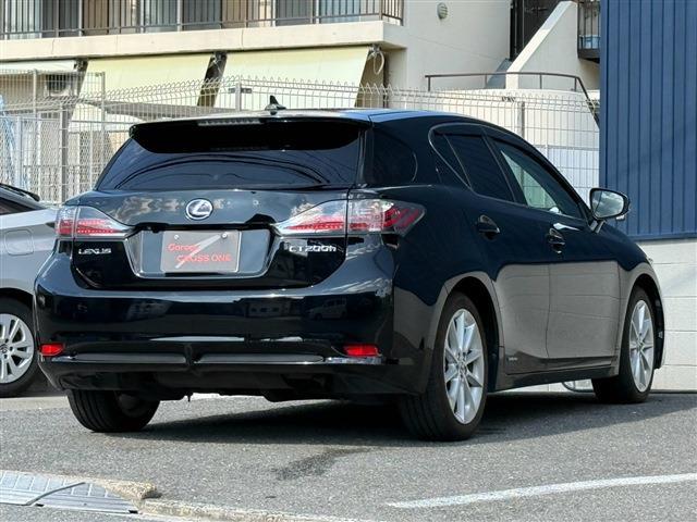 2011 Lexus CT – thumbnail 2