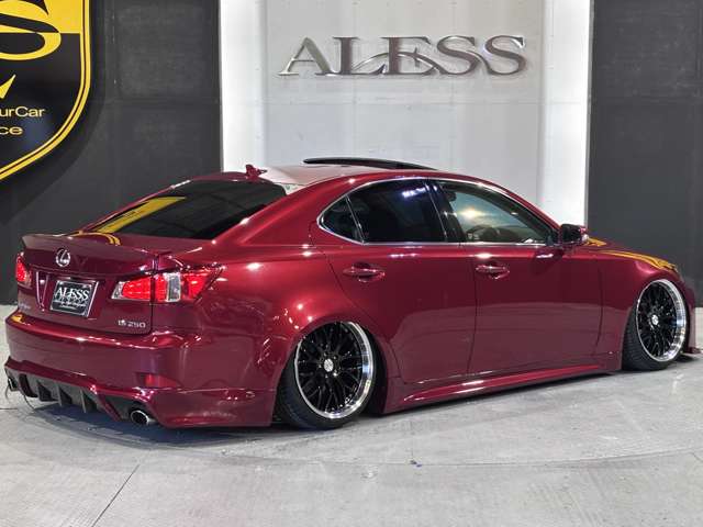 2011 Lexus IS – thumbnail 3
