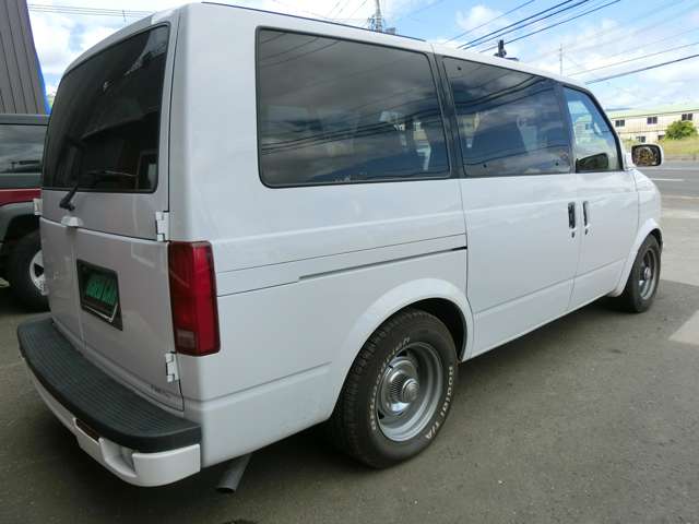1996 Chevrolet Astro – thumbnail 4