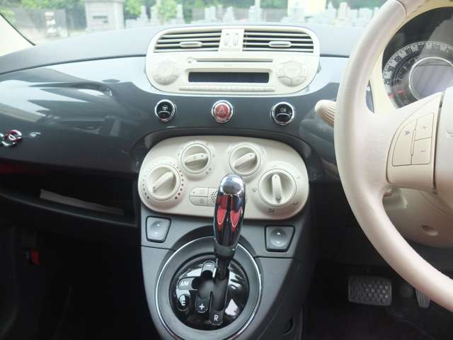 2011 Fiat 500C – thumbnail 3