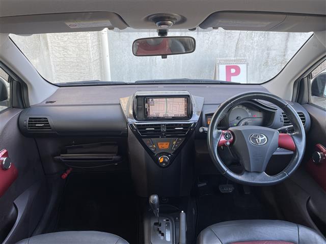 2009 Toyota iQ – thumbnail 2