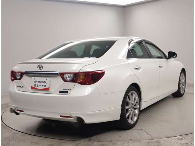 2011 Toyota Mark X – thumbnail 3