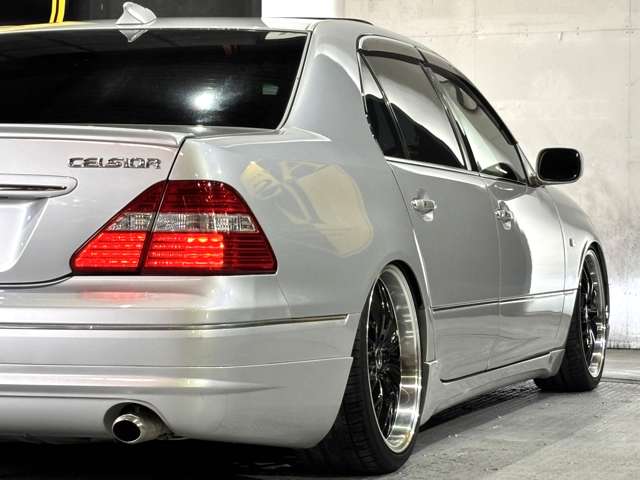 2004 Toyota Celsior – thumbnail 3