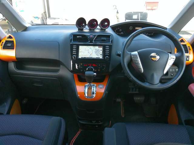 2011 Nissan Serena – thumbnail 3