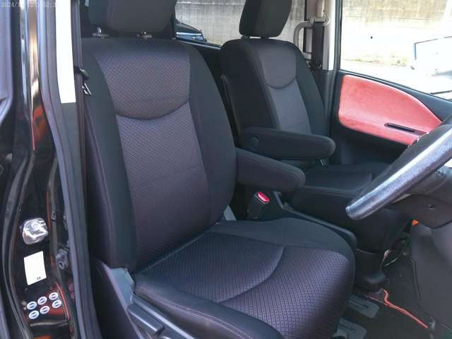 2011 Nissan Serena – thumbnail 4