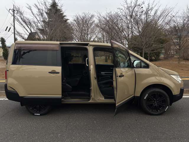 2008 Mitsubishi Delica D:5 – thumbnail 2