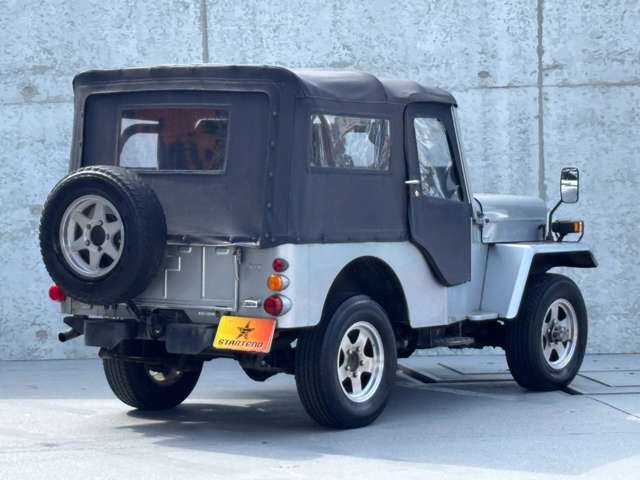 1997 Mitsubishi Jeep – thumbnail 3