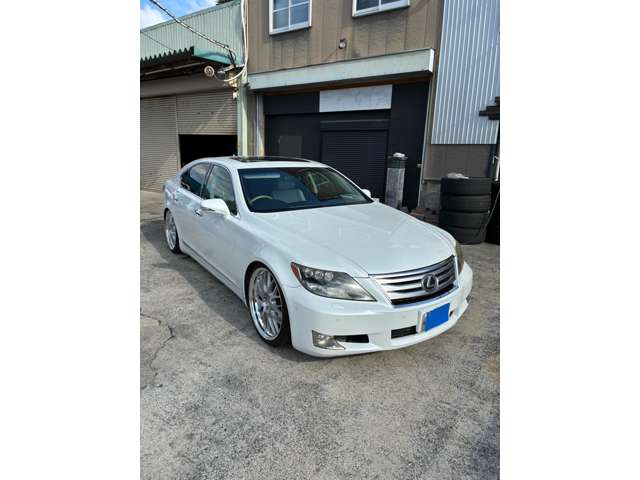 2010 Lexus LS Hybrid – thumbnail 4