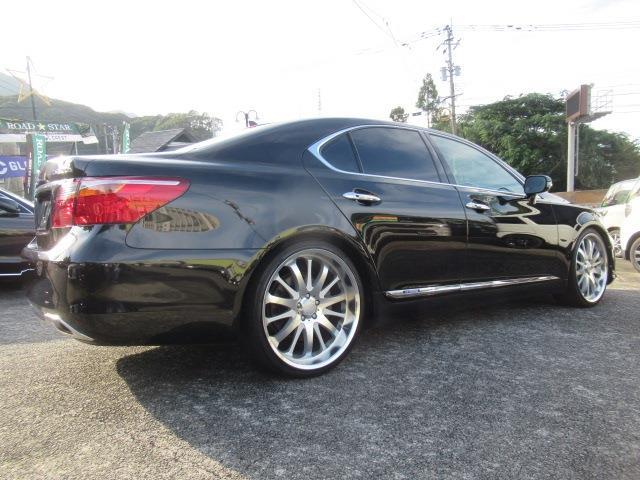 2011 Lexus LS Hybrid – thumbnail 4