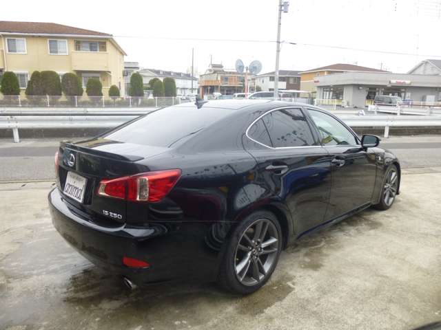 2011 Lexus IS – thumbnail 4