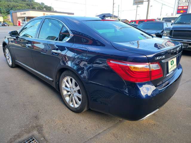 2011 Lexus LS Hybrid – thumbnail 2