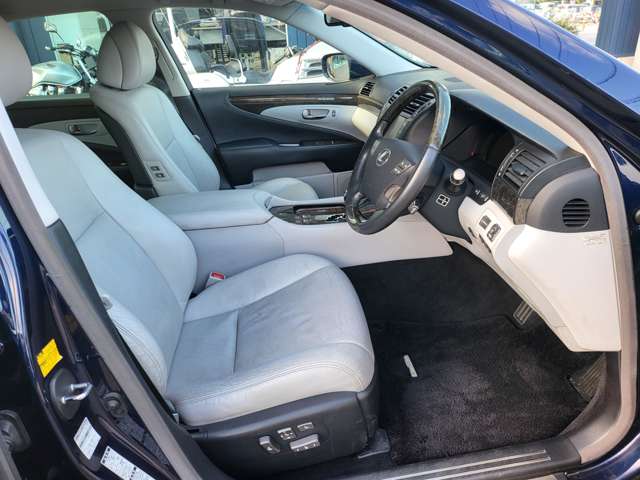 2011 Lexus LS Hybrid – thumbnail 3