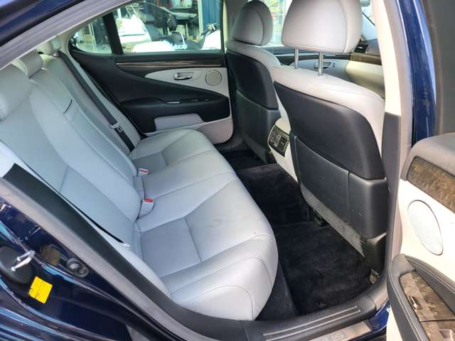2011 Lexus LS Hybrid – thumbnail 4