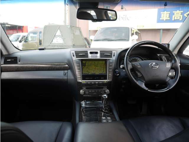 2010 Lexus LS Hybrid – thumbnail 2